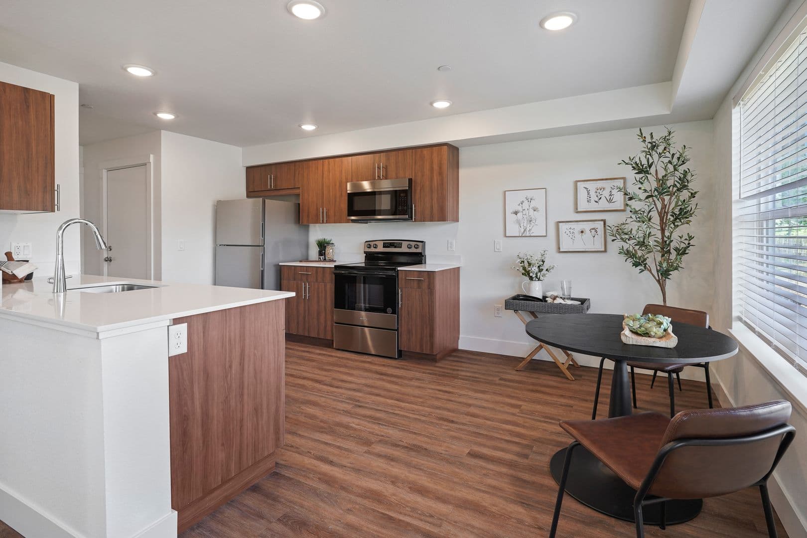La Pine Apartment: 51376 Preble Way
