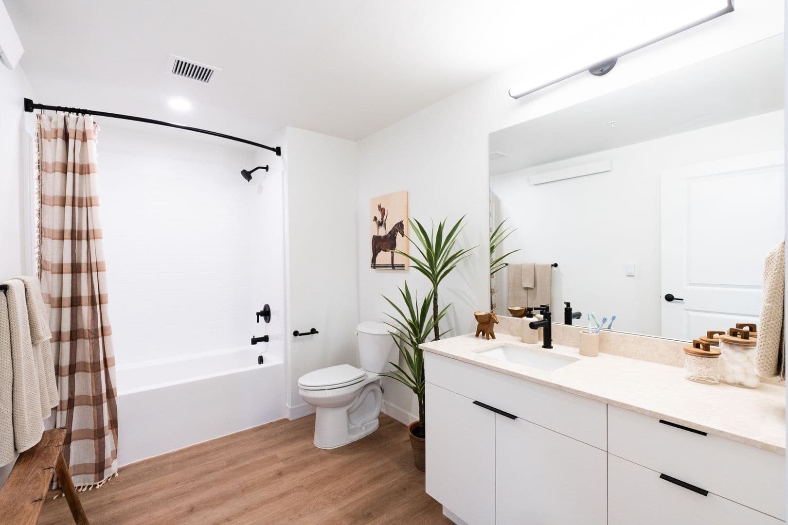 Bend Apartment: 20040 SE Easton Pl