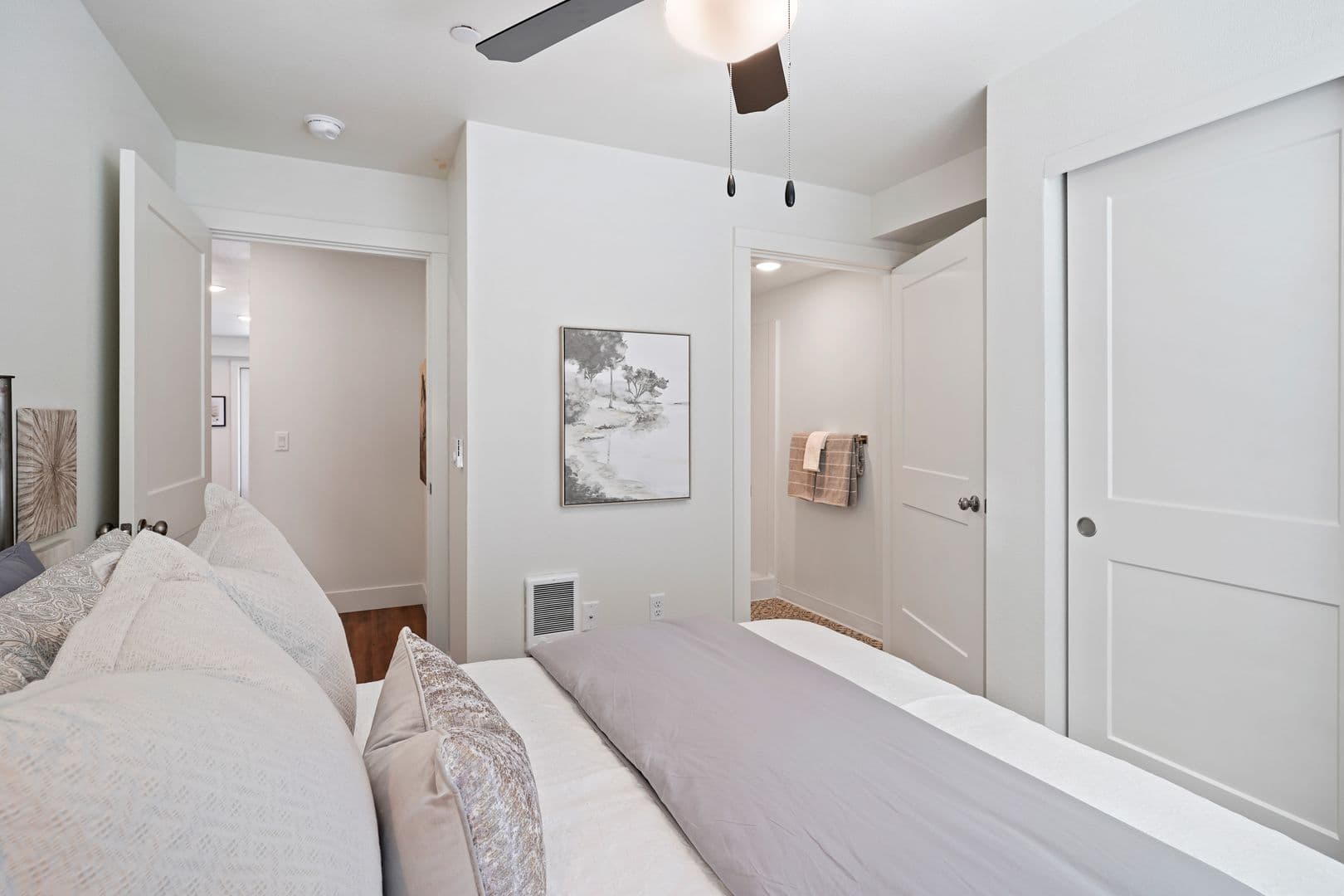 La Pine Apartment: 51376 Preble Way