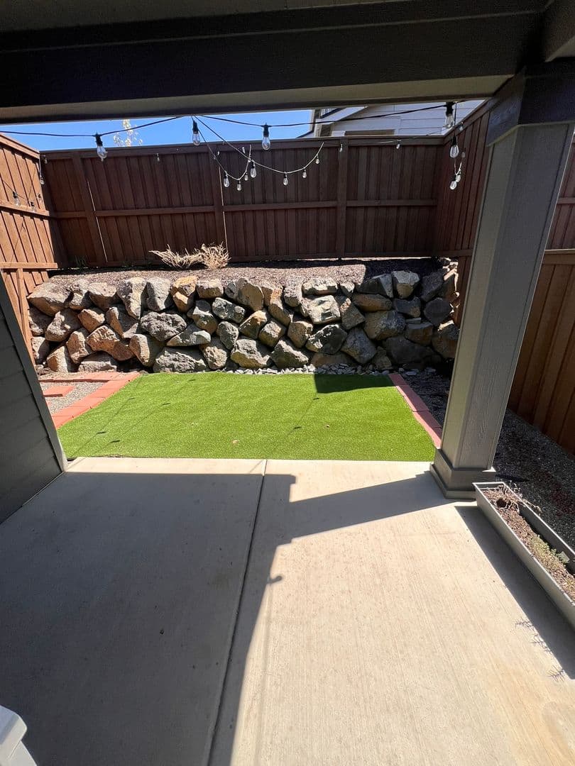 Bend Townhome: 2300 NE Holliday Ave