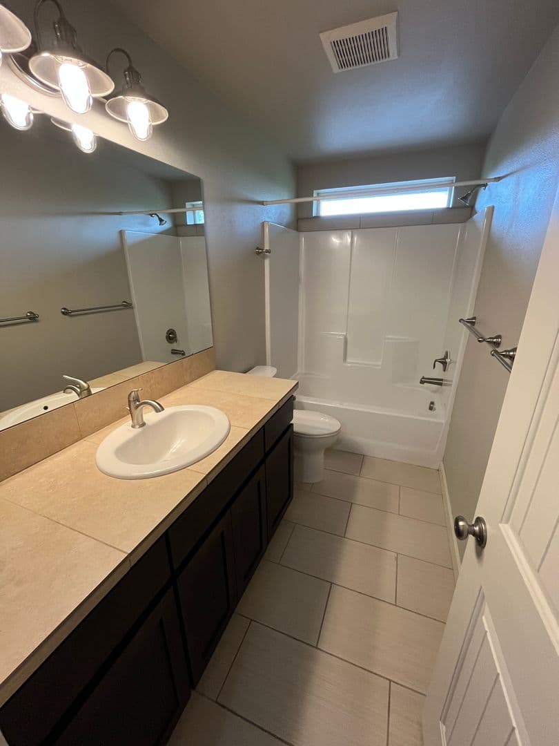 Bend Townhome: 63159 NE De Haviland St