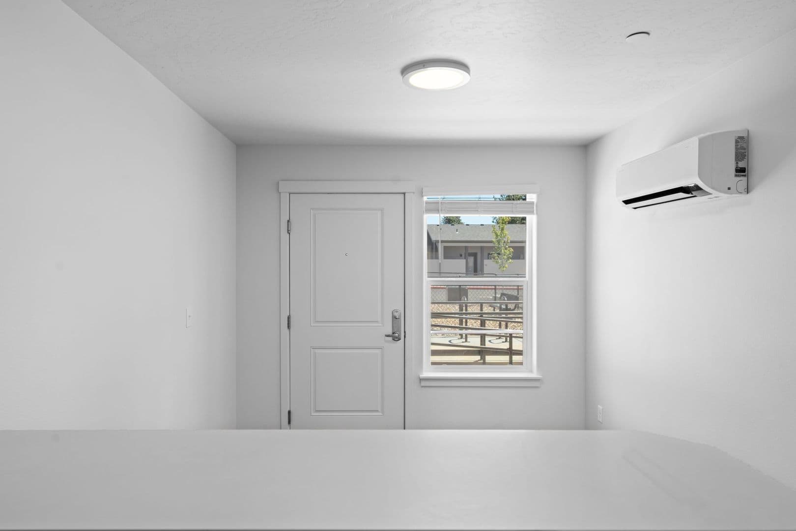Sisters Apartment: 615 N Reed Street