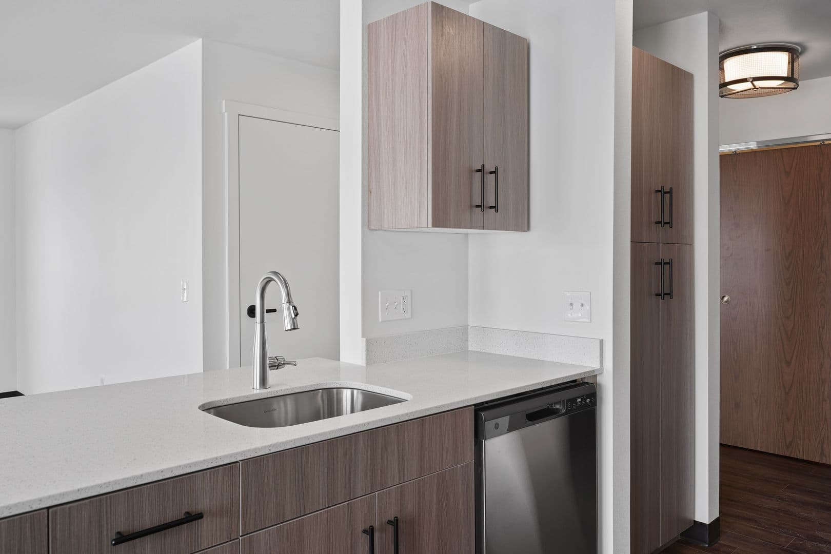 Redmond Apartment: 3770 SW Canal Blvd