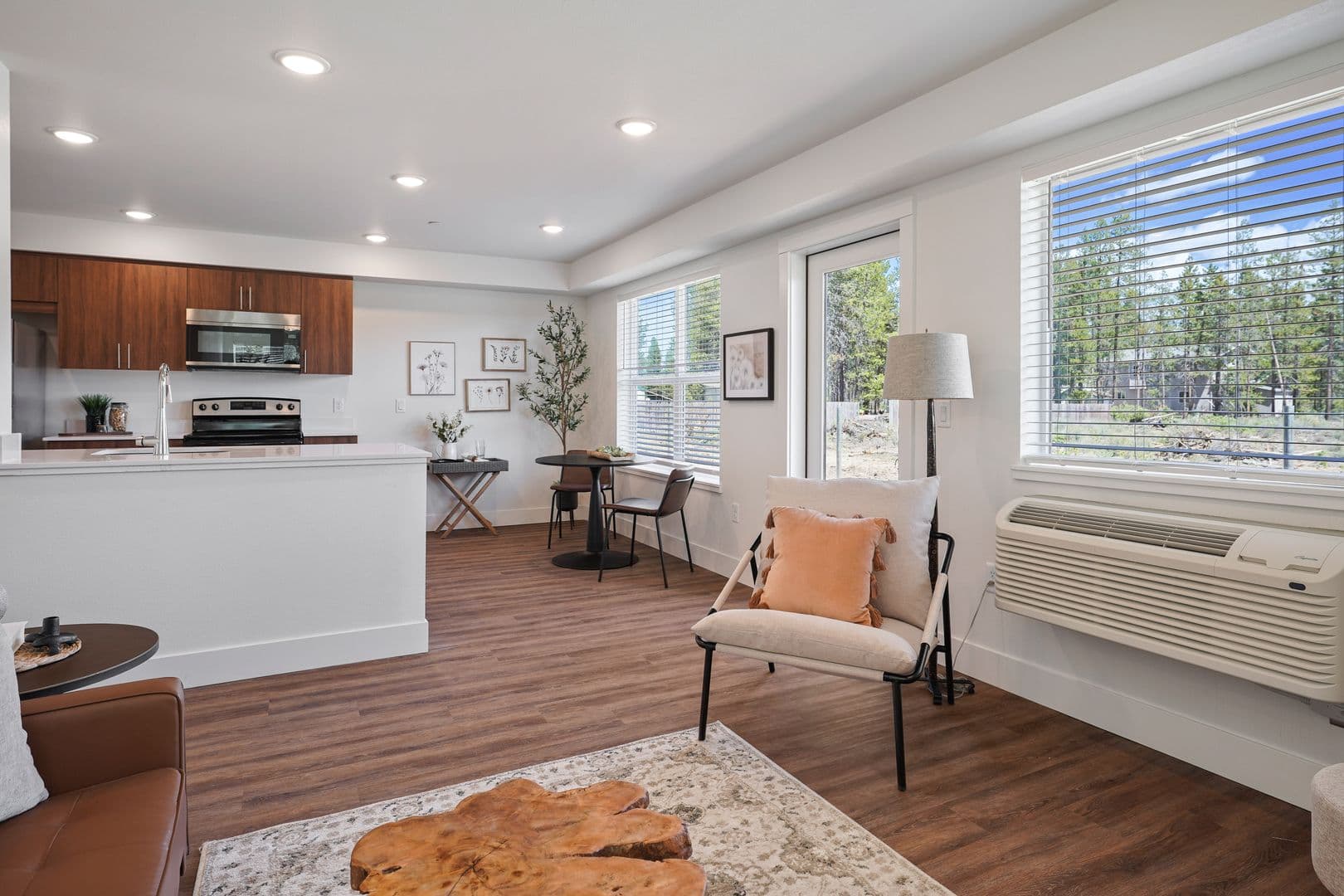 La Pine Apartment: 51376 Preble Way