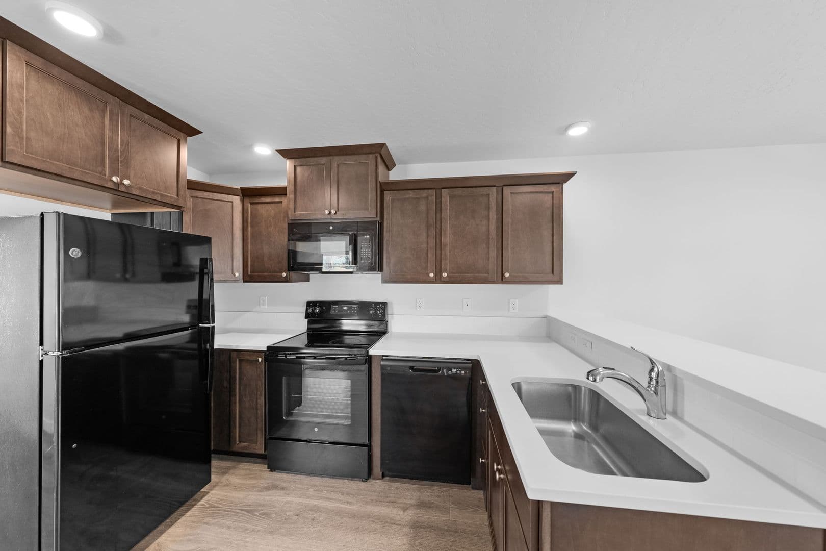 Sisters Apartment: 615 N Reed Street