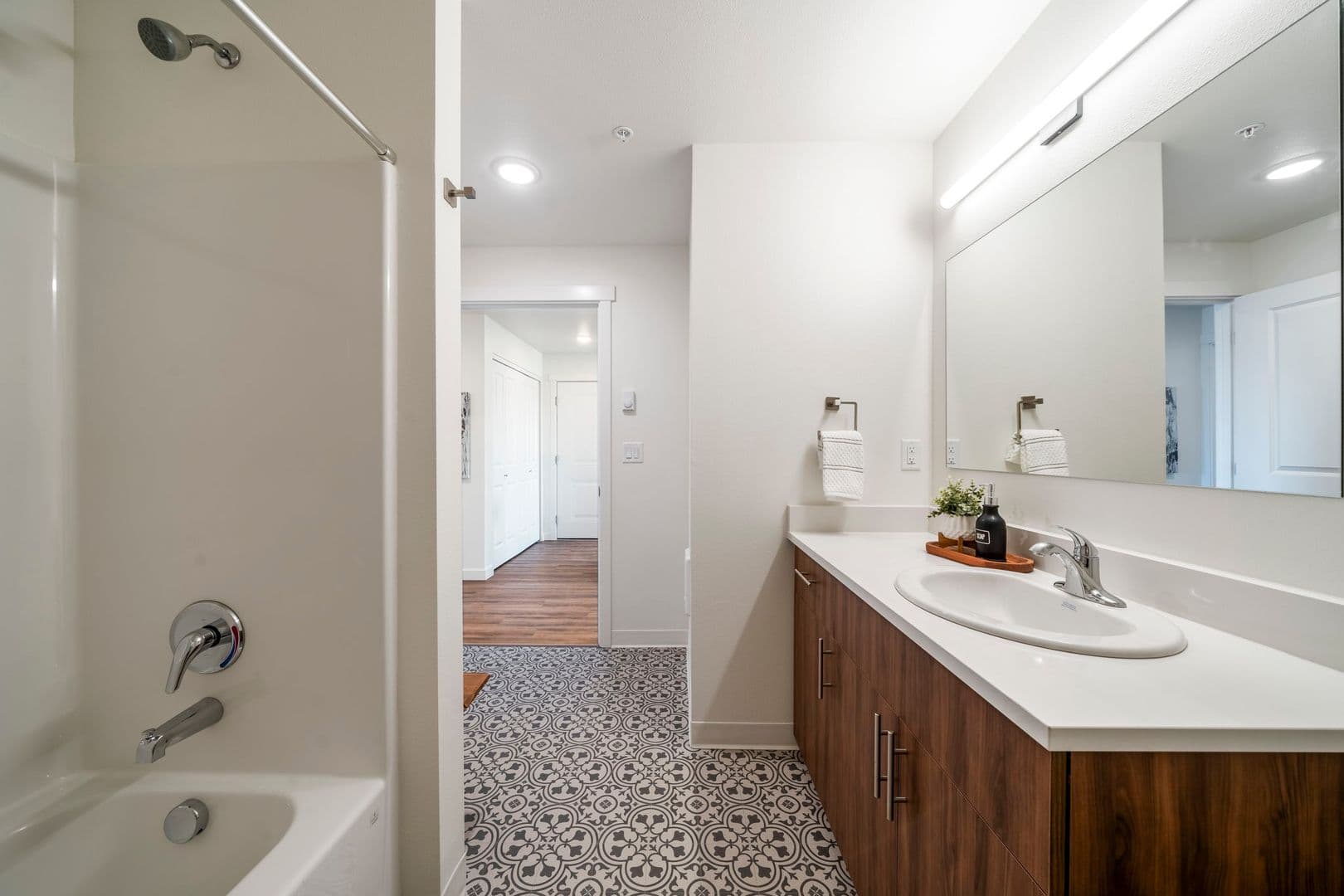 Redmond Apartment: 3025 NW 7th Street