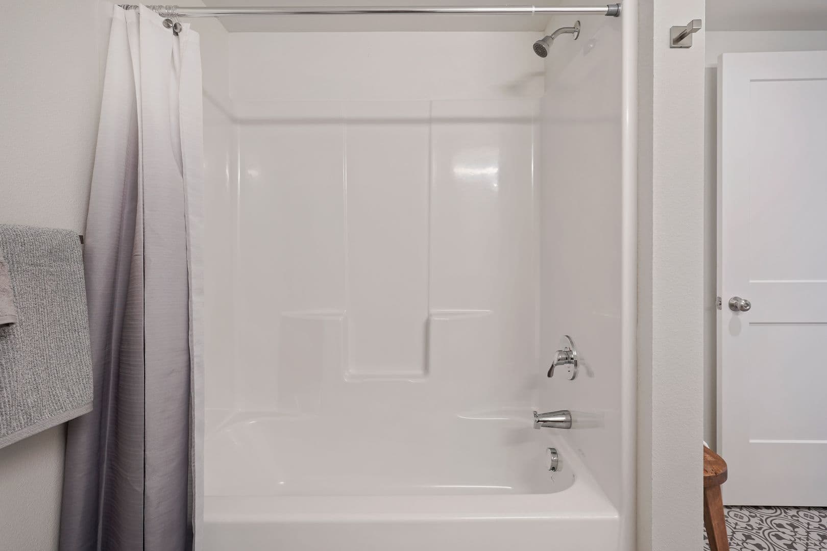 La Pine Apartment: 51376 Preble Way