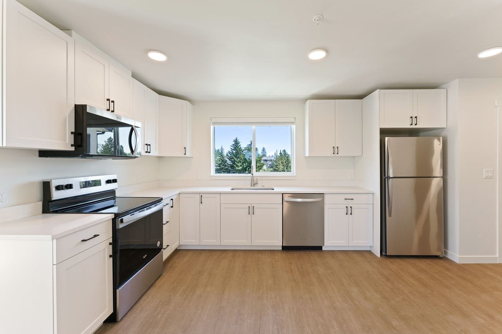 Bend Apartment: 61580 Brosterhous Rd