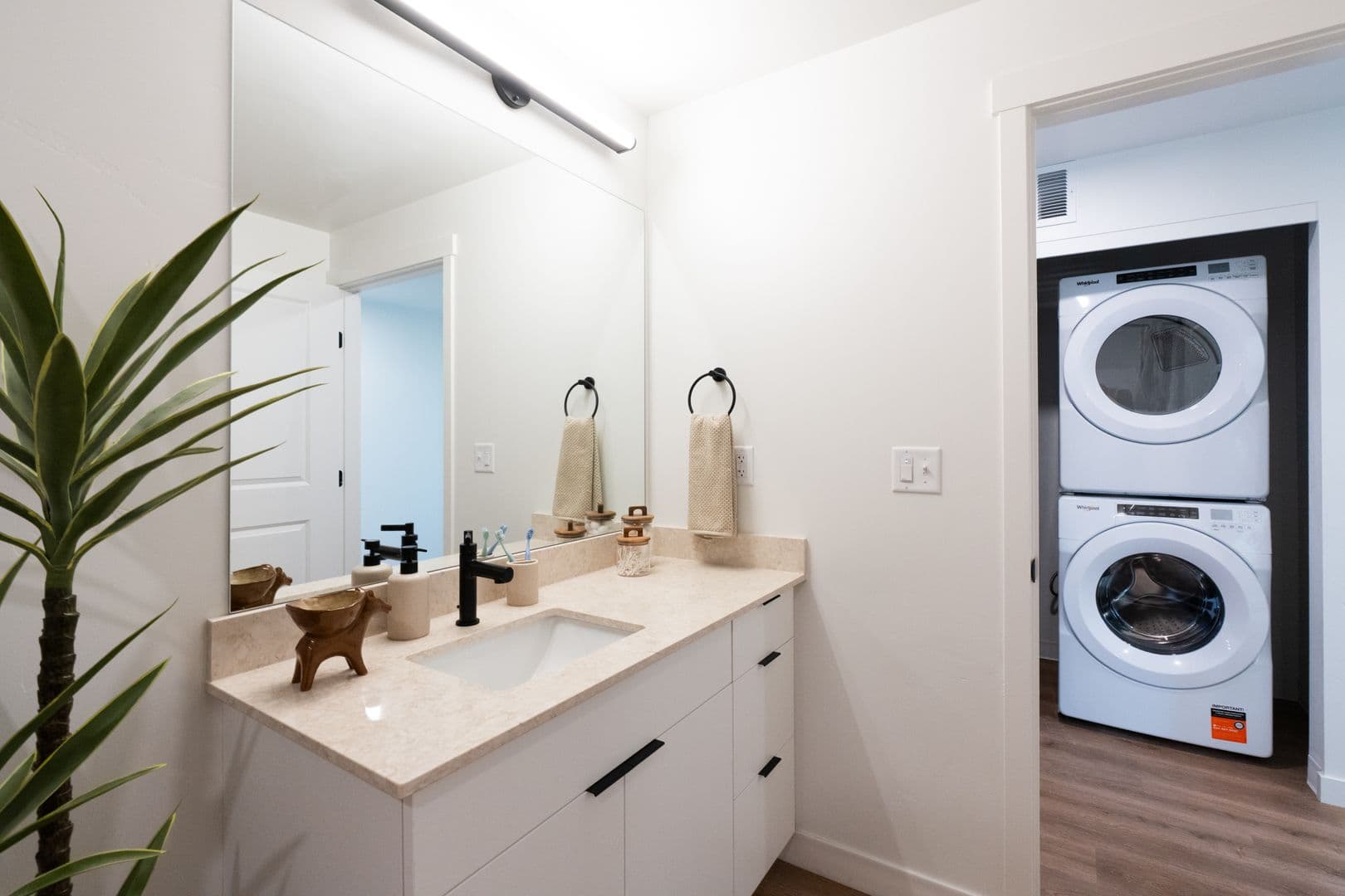 Bend Apartment: 20040 SE Easton Pl