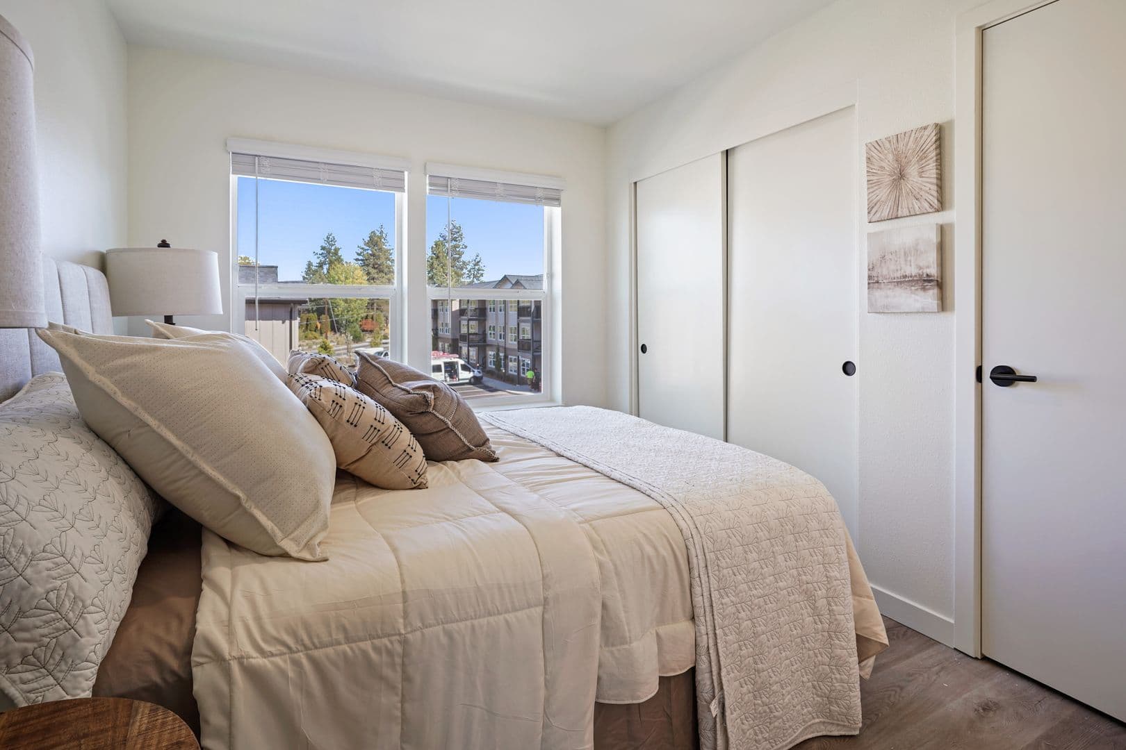 Bend Apartment: 369 SE Reed Market Road