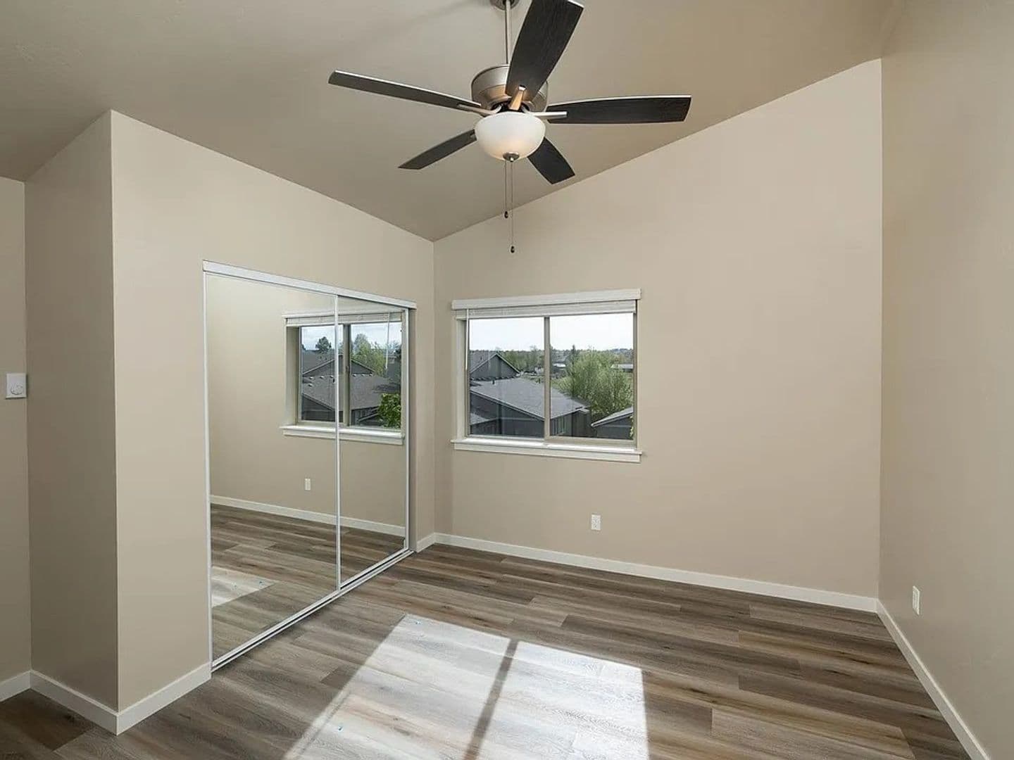 Redmond Apartment: 2000 SW Salmon Ave