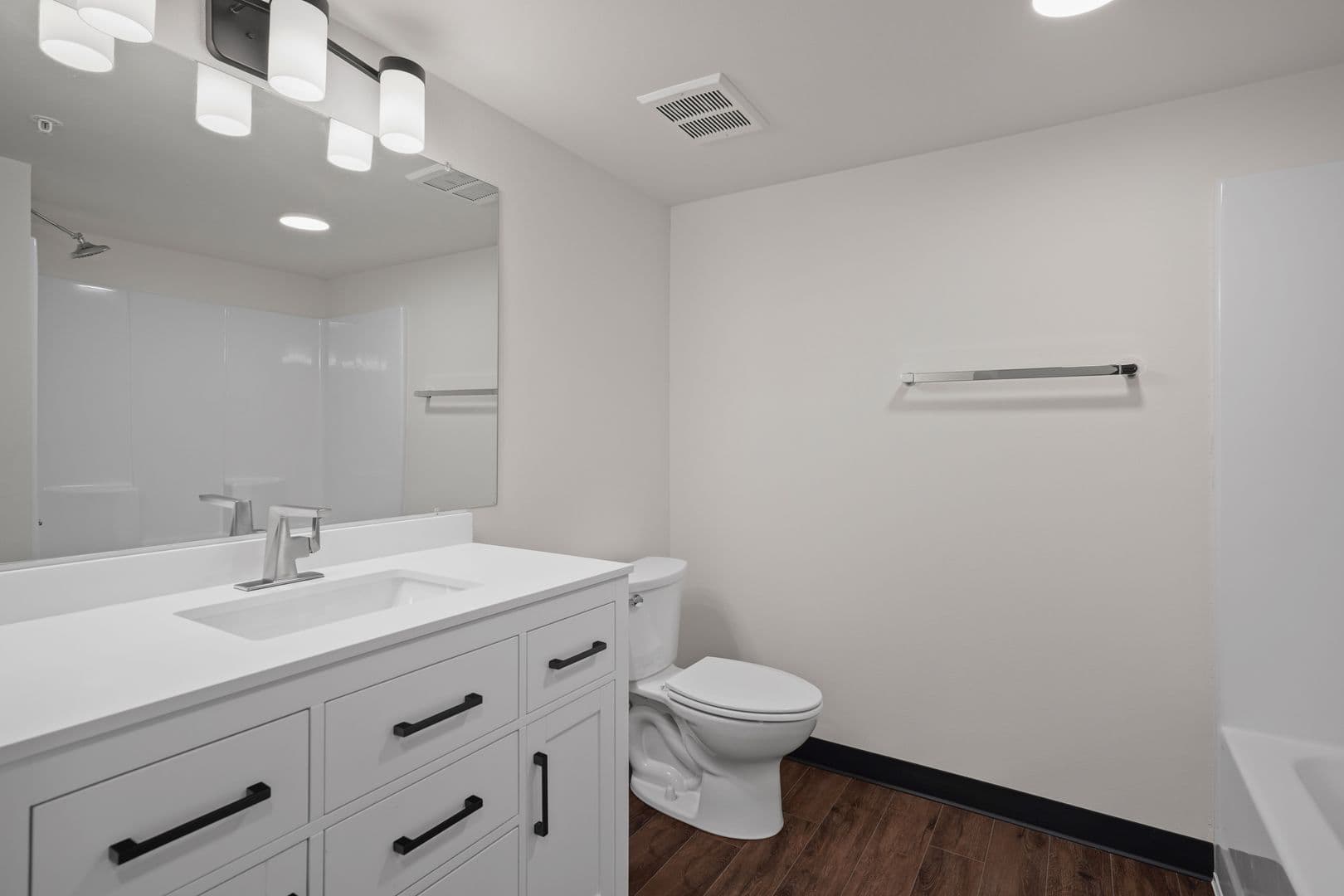 Redmond Apartment: 3770 SW Canal Blvd