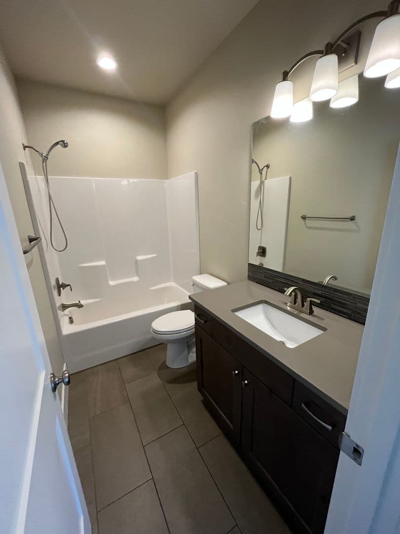 Bend House: 63136 NW Via Cambria
