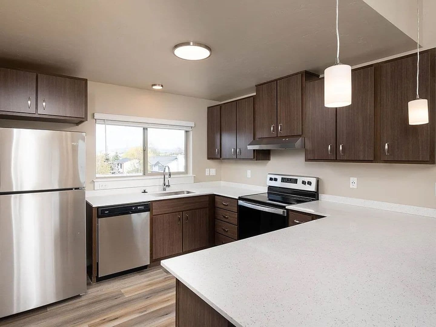Redmond Apartment: 2000 SW Salmon Ave