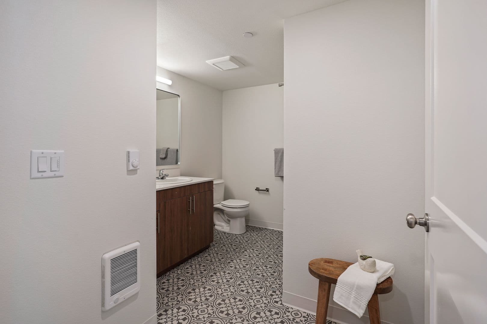 La Pine Apartment: 51376 Preble Way