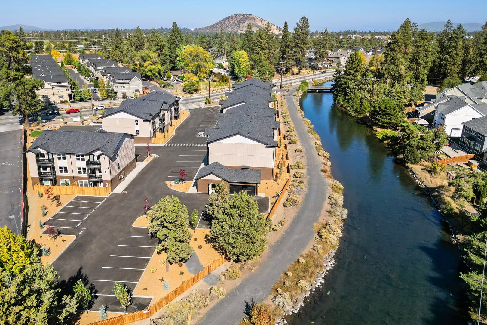 Bend Apartment: 369 SE Reed Market Road