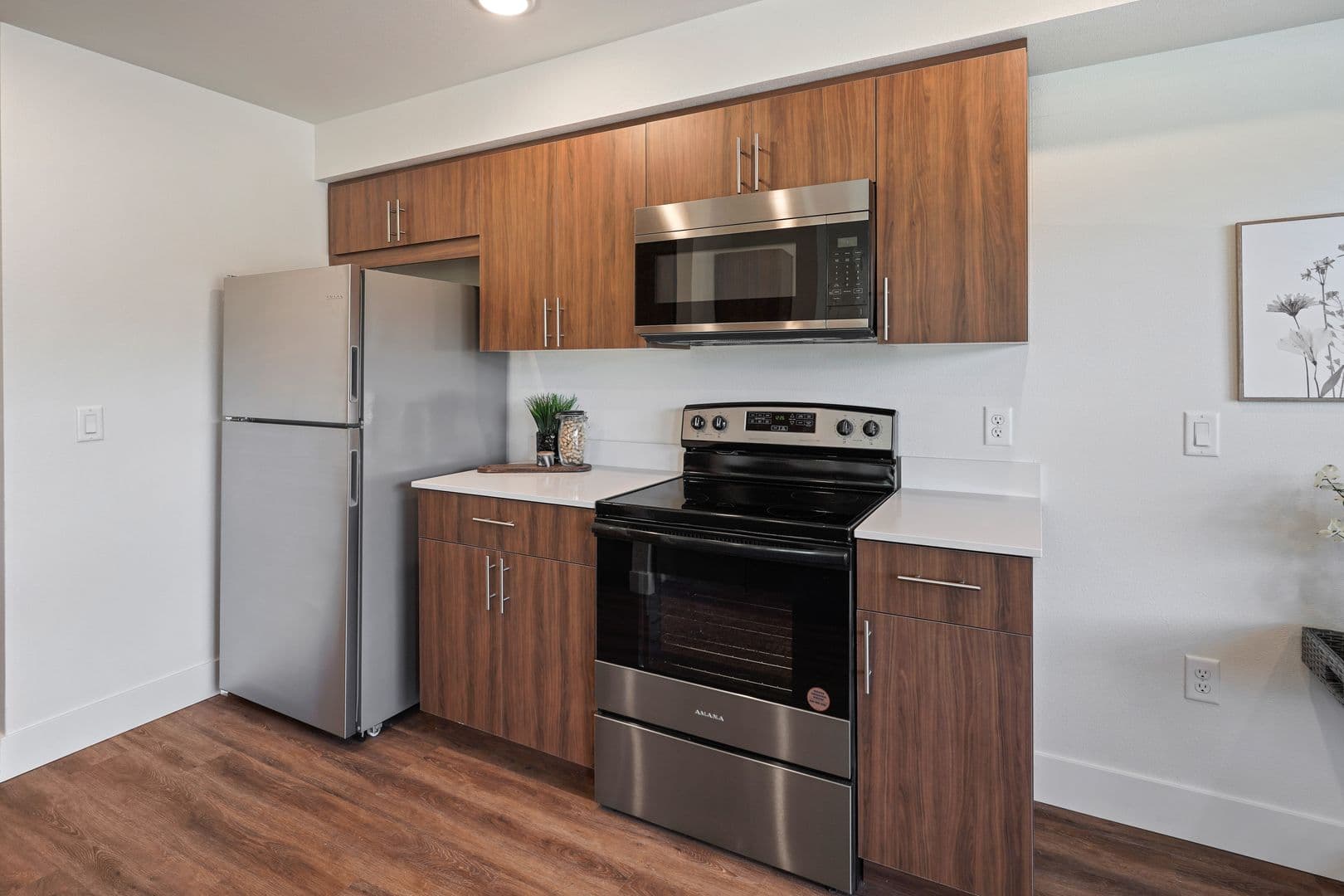 La Pine Apartment: 51376 Preble Way