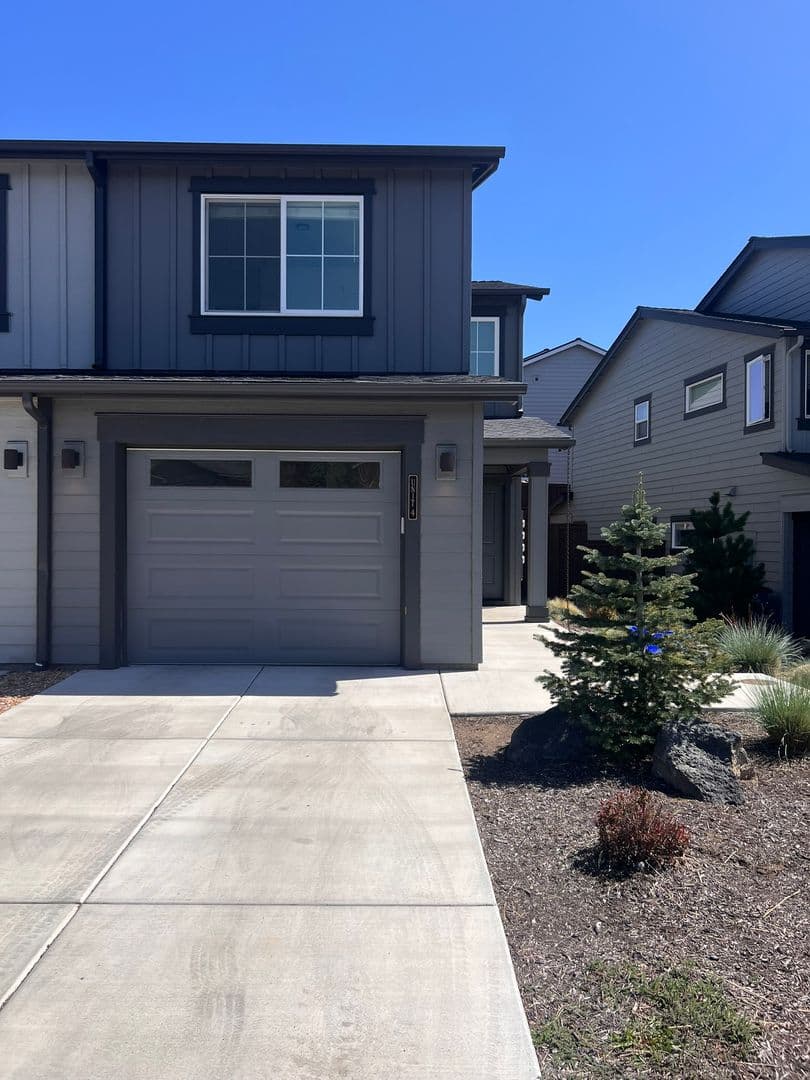 Bend Townhome: 2300 NE Holliday Ave