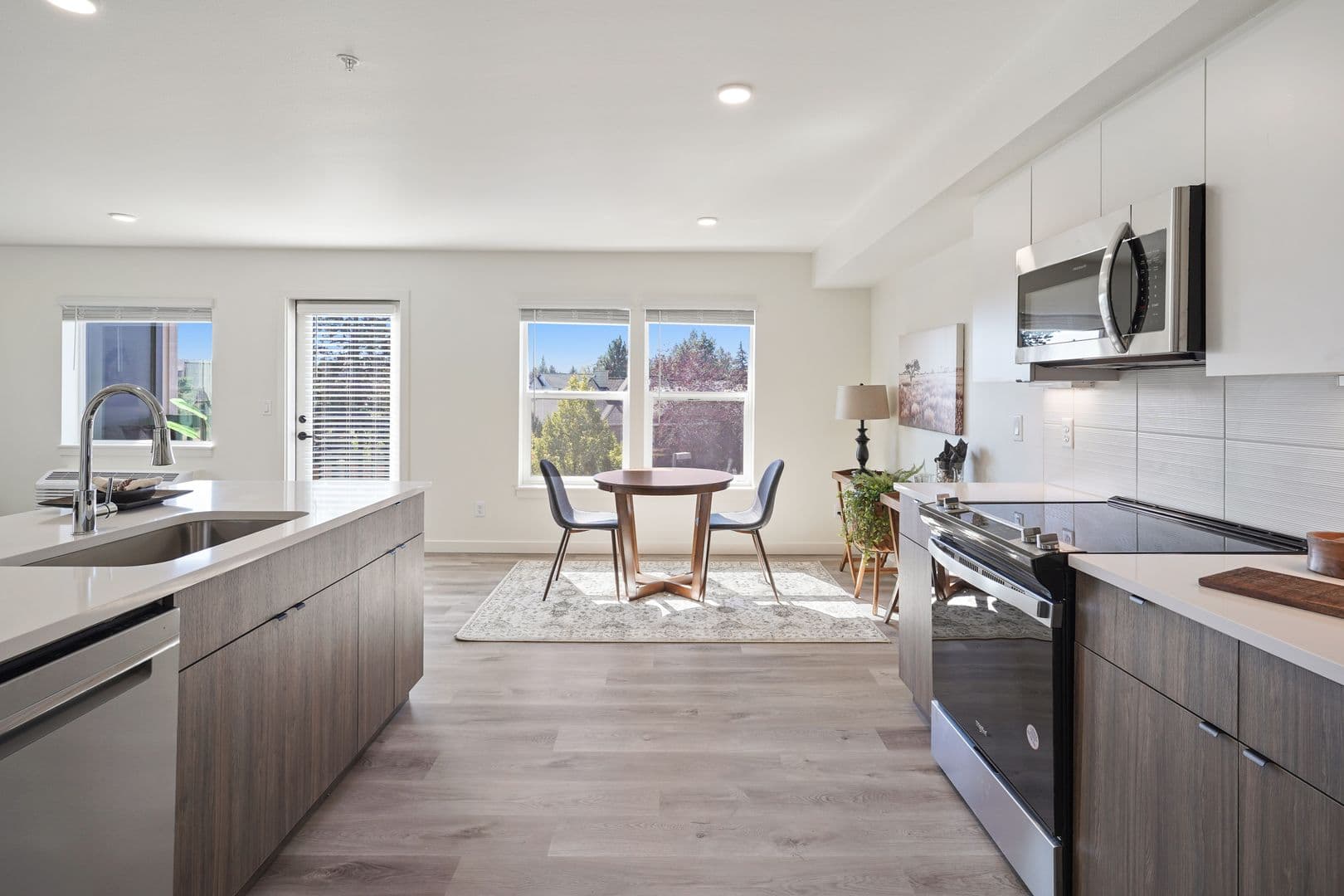 Bend Apartment: 369 SE Reed Market Road
