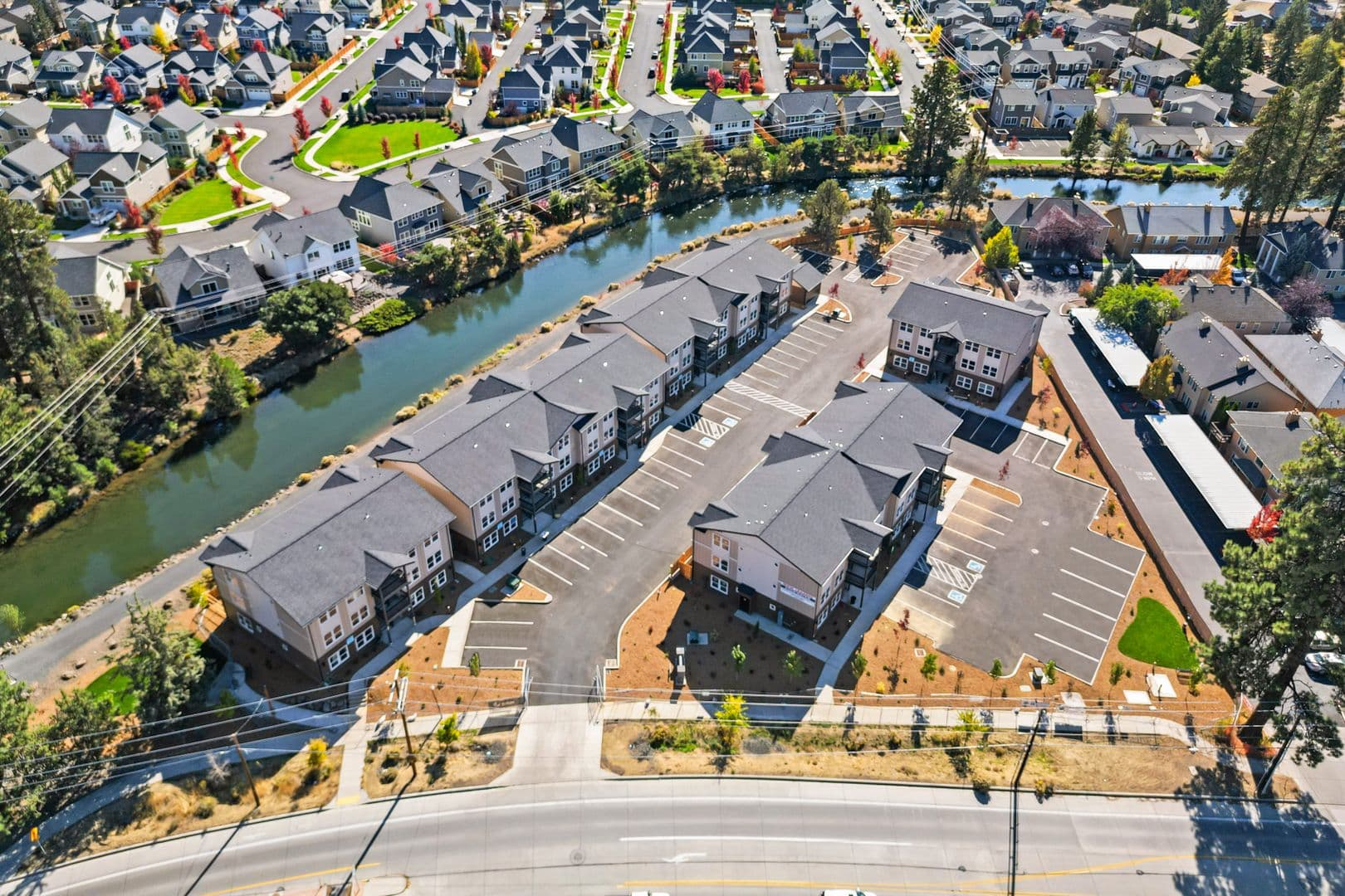 Bend Apartment: 369 SE Reed Market Road