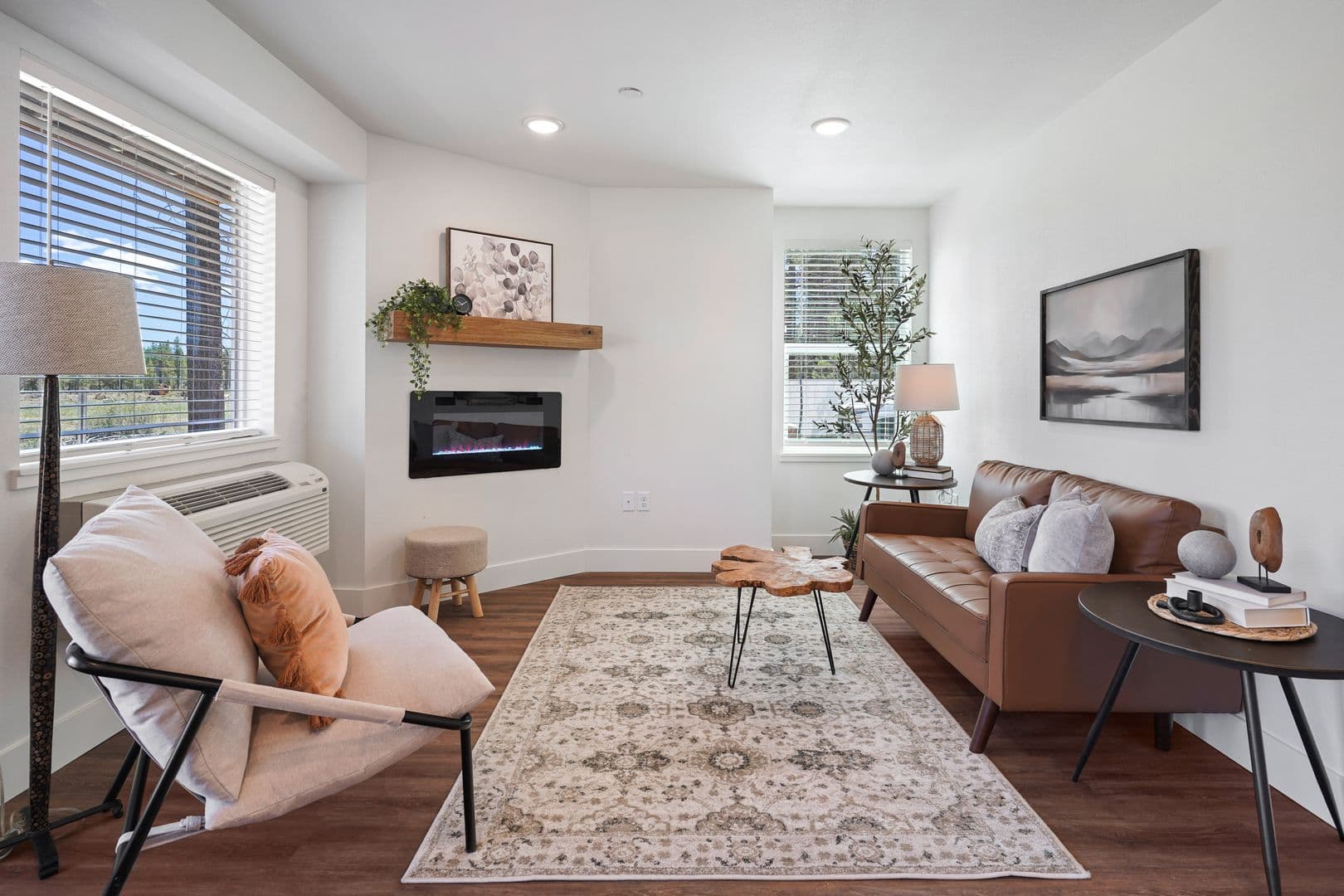 La Pine Apartment: 51376 Preble Way