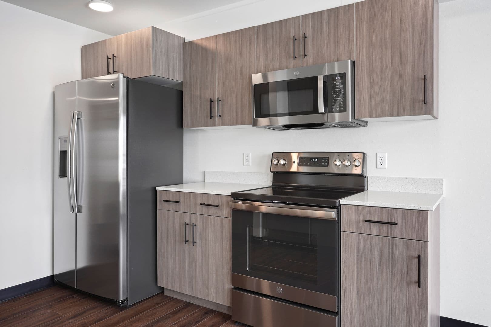 Redmond Apartment: 3770 SW Canal Blvd