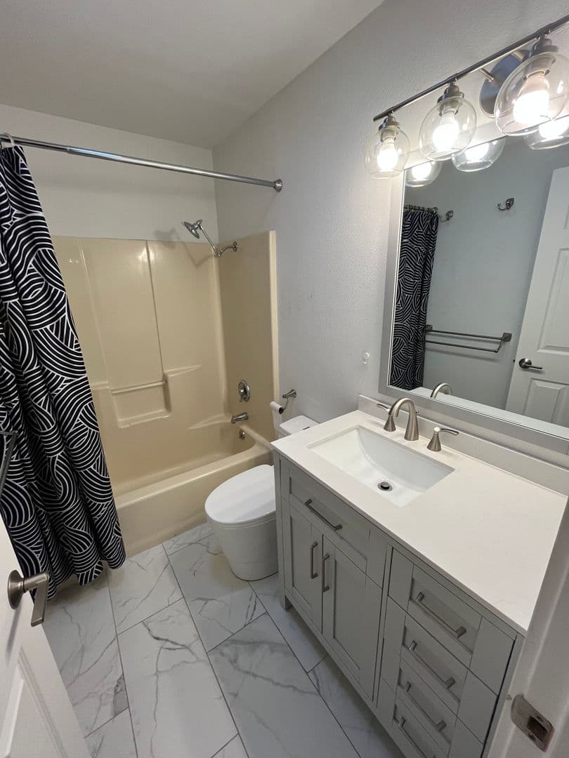 Bend House: 2807 NE Lotno Drive