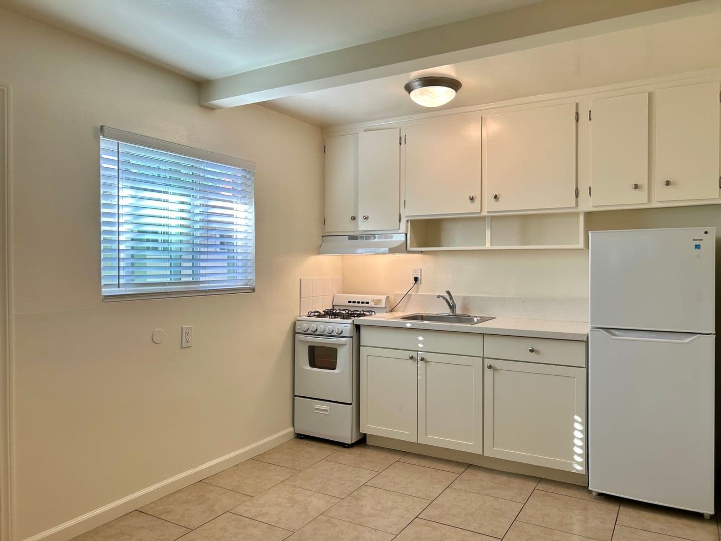 Santa Barbara Apartment: 701-705 Bath St & 308-310 W. Ortega