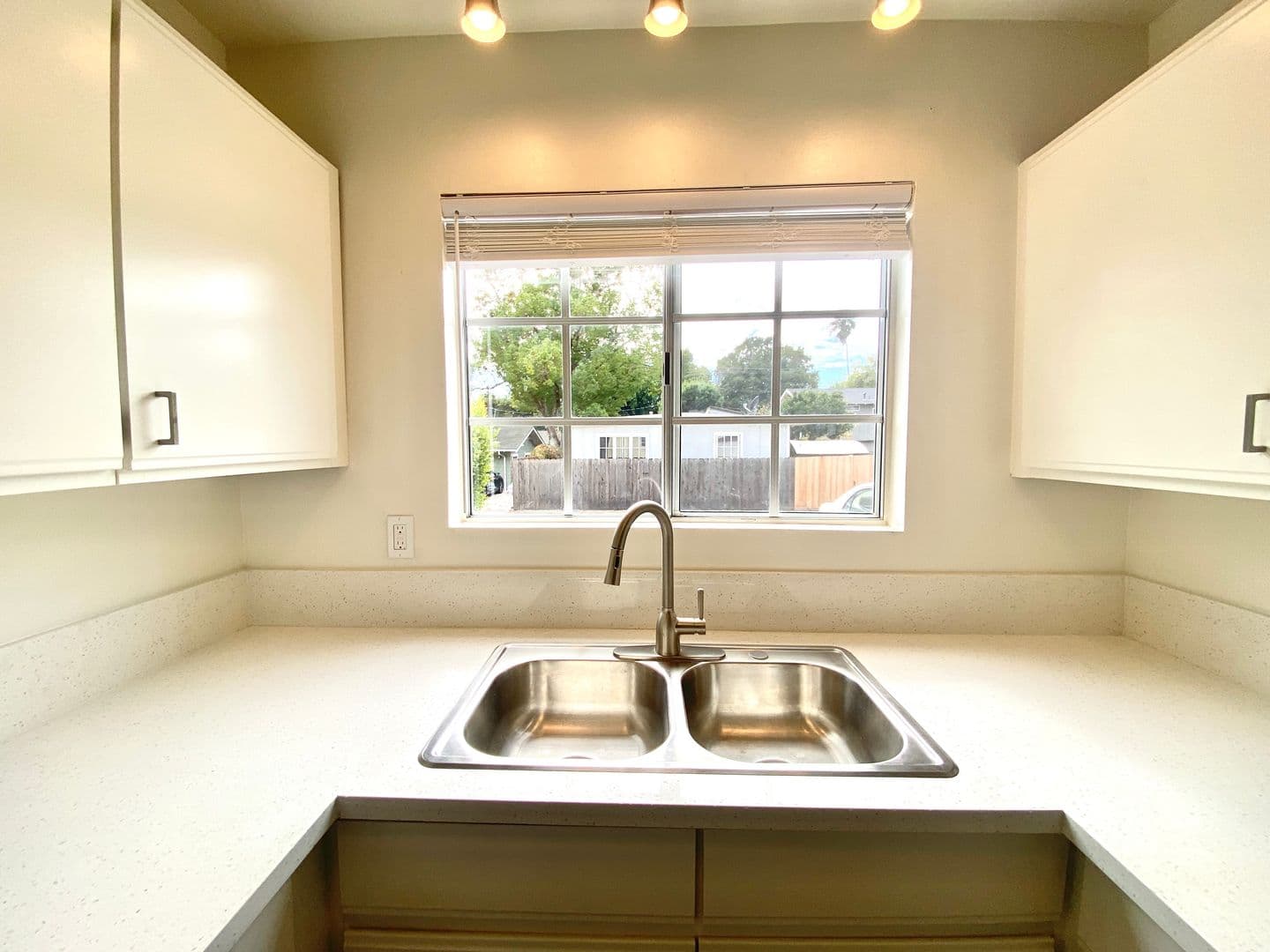 Santa Barbara Apartment: 2515, 2517 & 2519 Orella Street