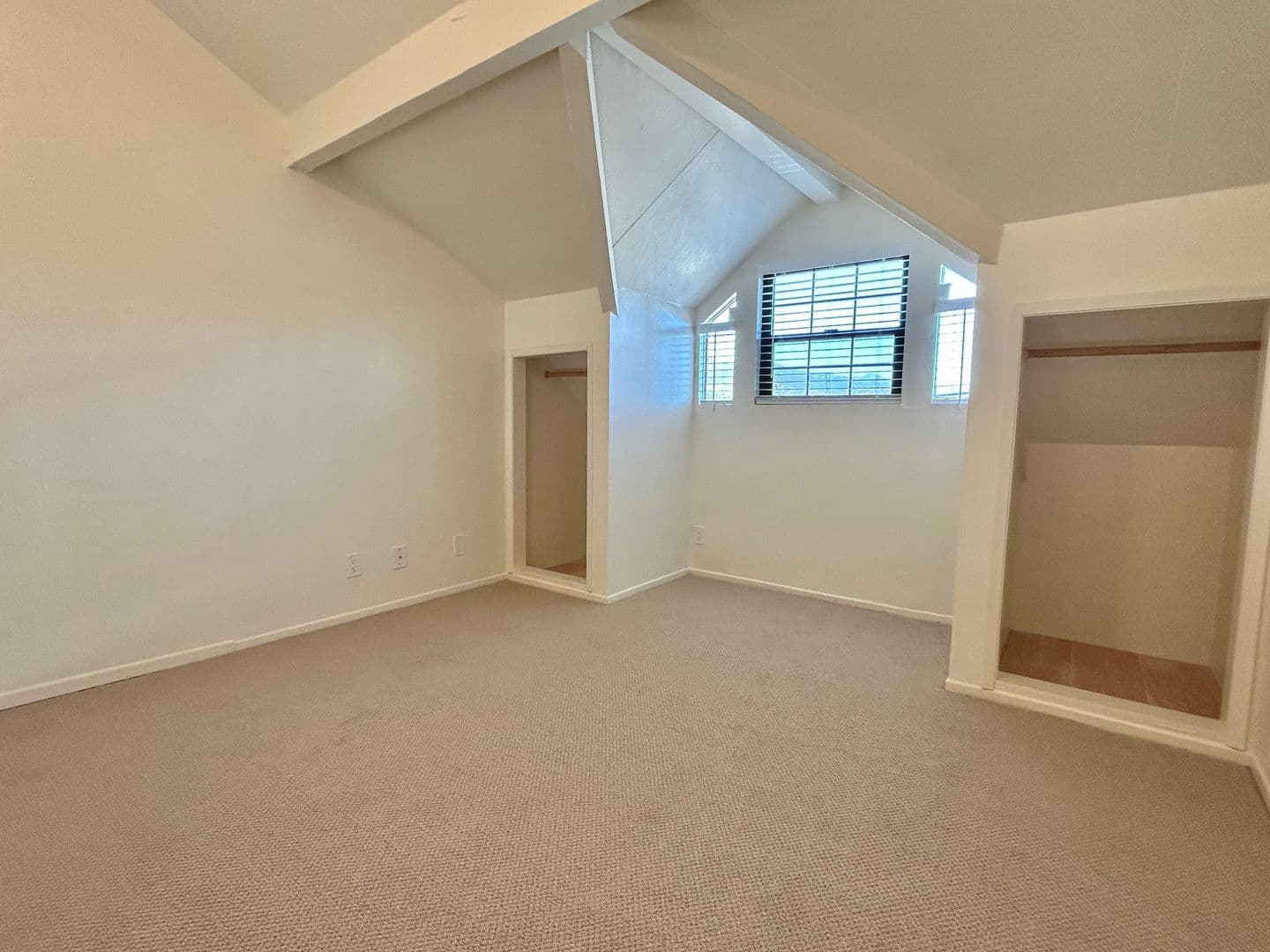Santa Barbara Apartment: 4390 Calle Real