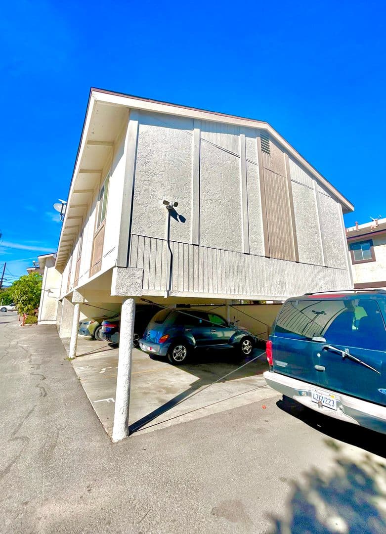 Santa Paula Apartment: 208 E. Santa Barbara Street