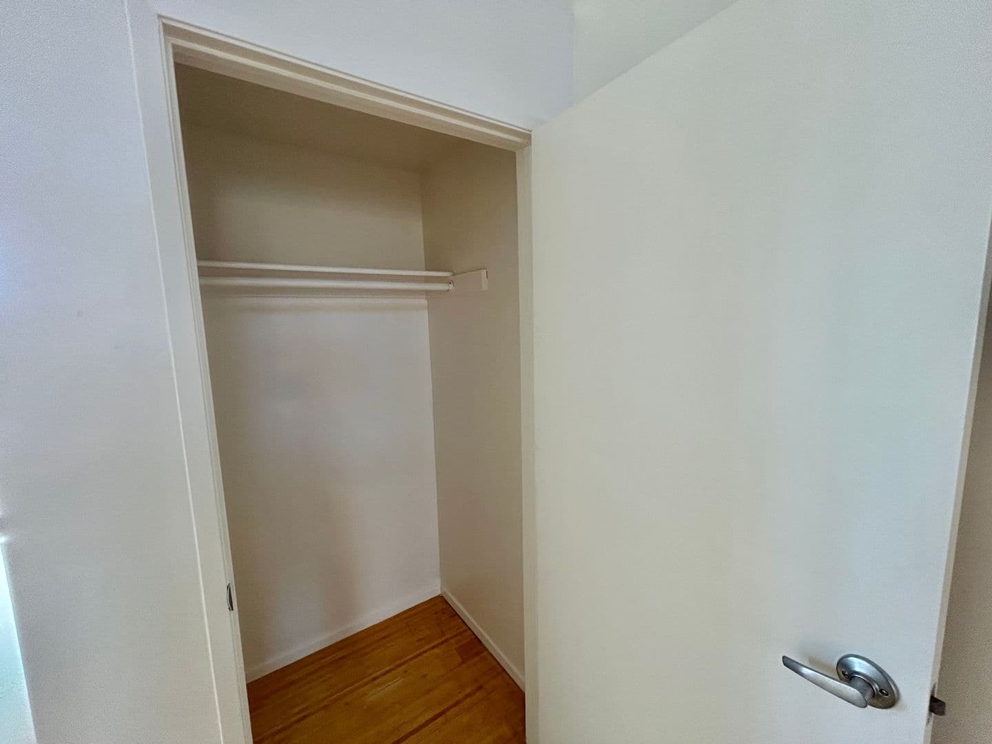 Santa Barbara Apartment: 4390 Calle Real