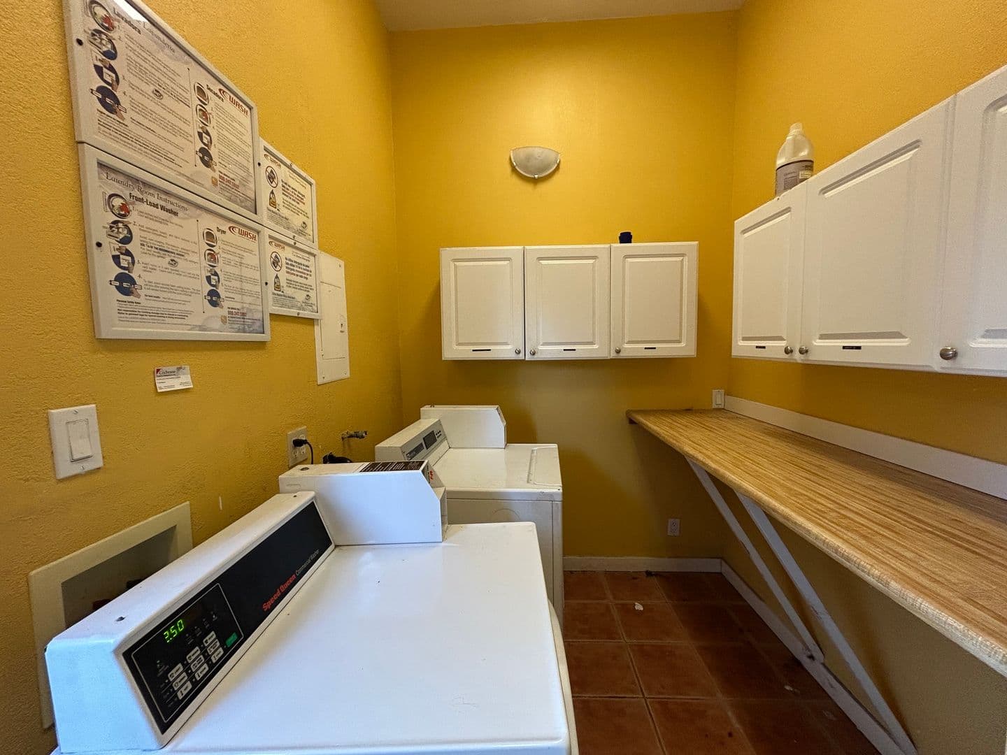 Santa Barbara Apartment: 4390 Calle Real