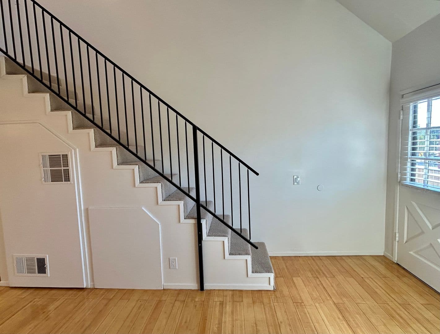 Santa Barbara Apartment: 4390 Calle Real