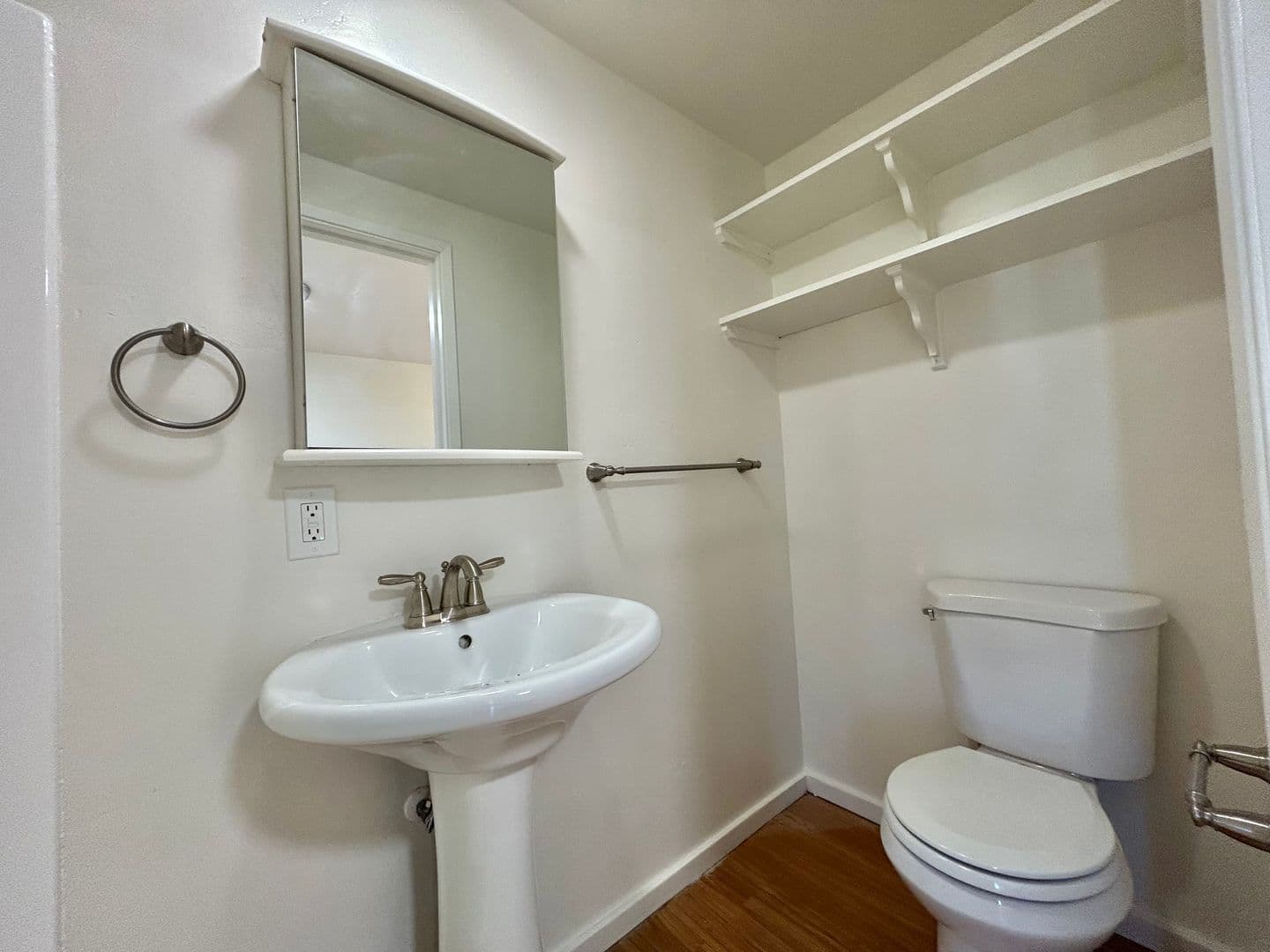 Santa Barbara Apartment: 4390 Calle Real