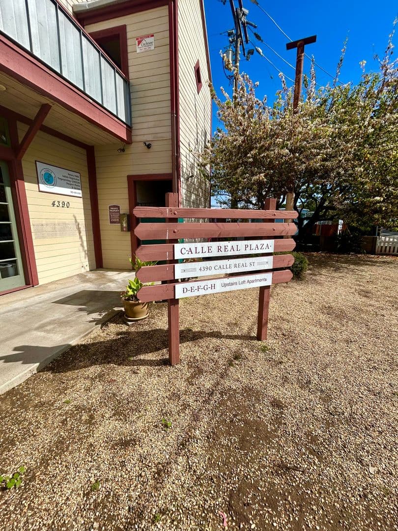 Santa Barbara Apartment: 4390 Calle Real