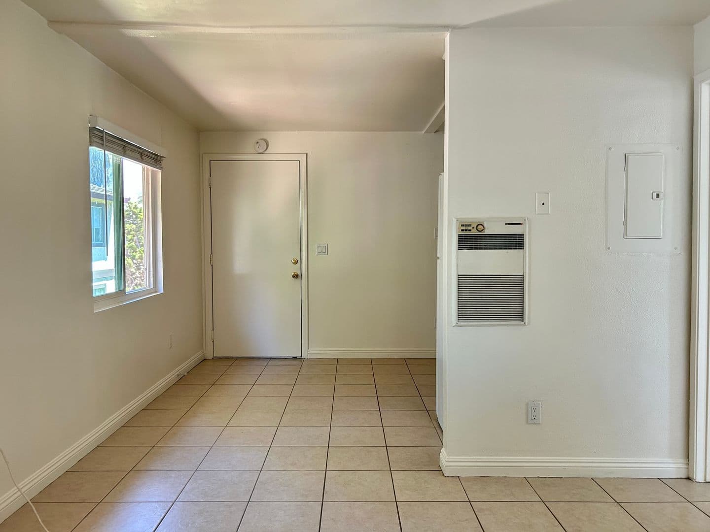 Santa Paula Apartment: 208 E. Santa Barbara Street