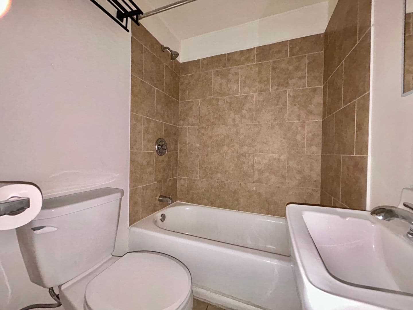 Santa Paula Apartment: 208 E. Santa Barbara Street