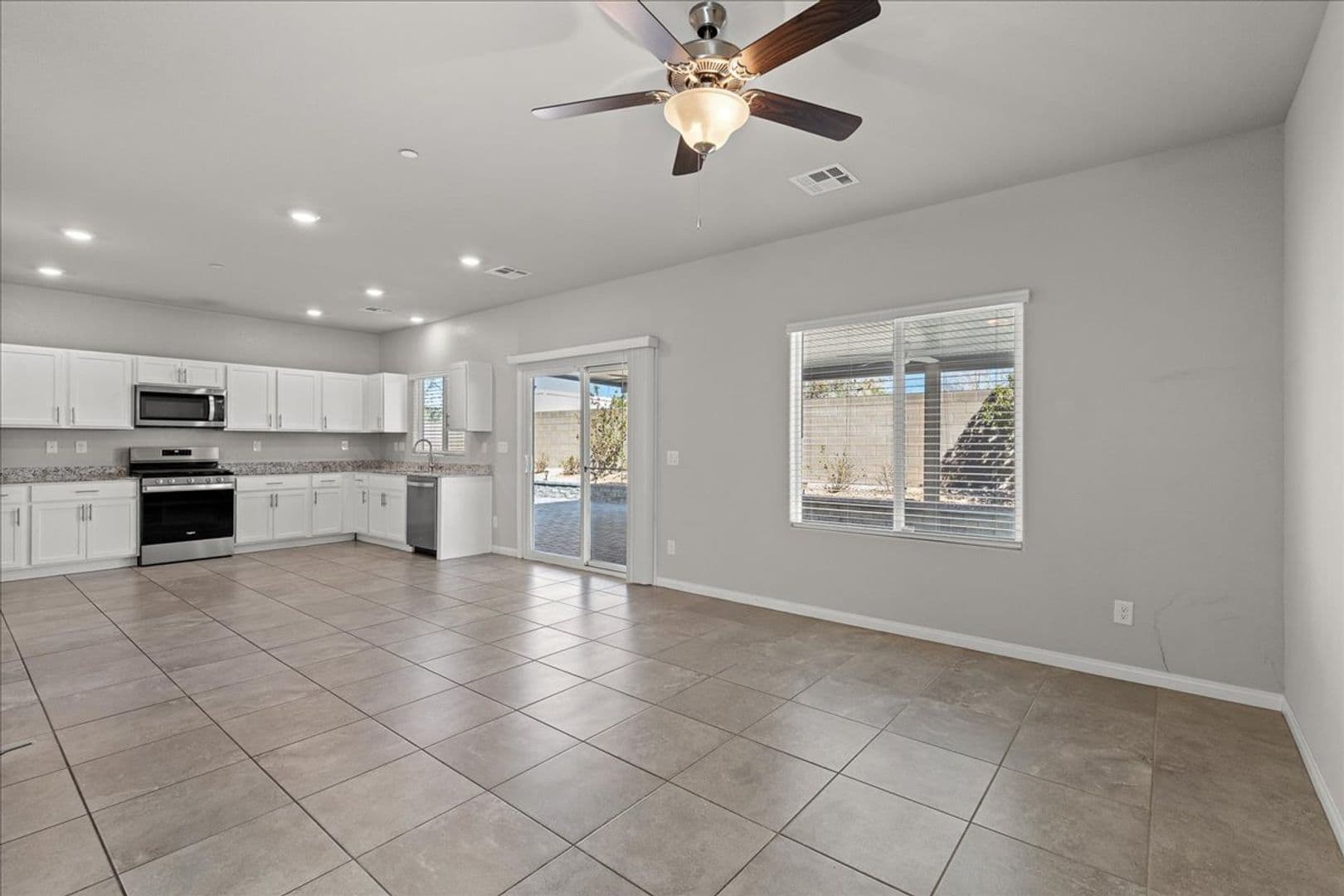 Las Vegas House: 7910 Diamond Sky Av. - (C2)
