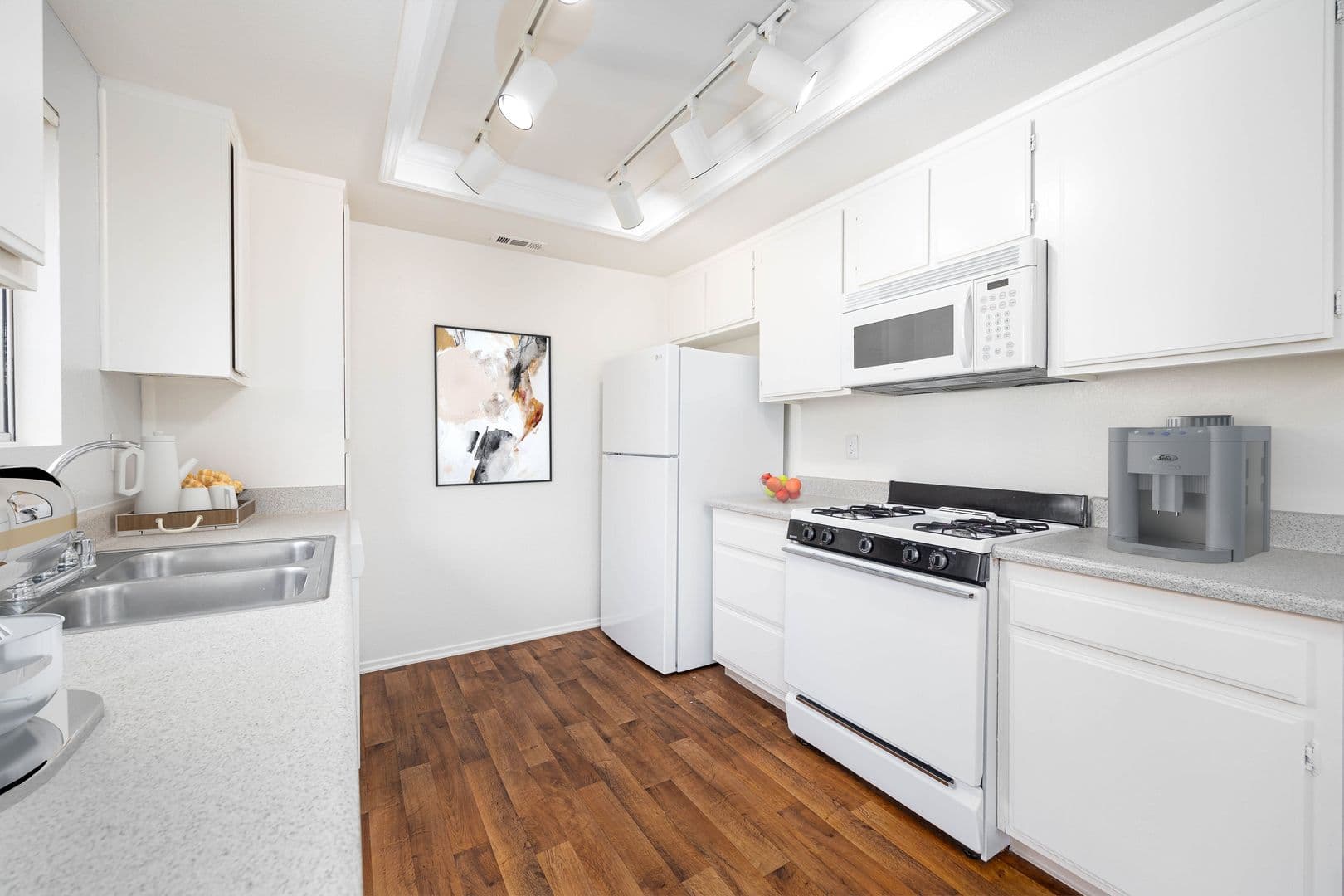 Temecula Apartment: 28550 & 28566 Pujol St.