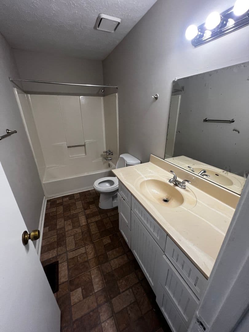 Austell Townhome: 2708 Greystone Ct