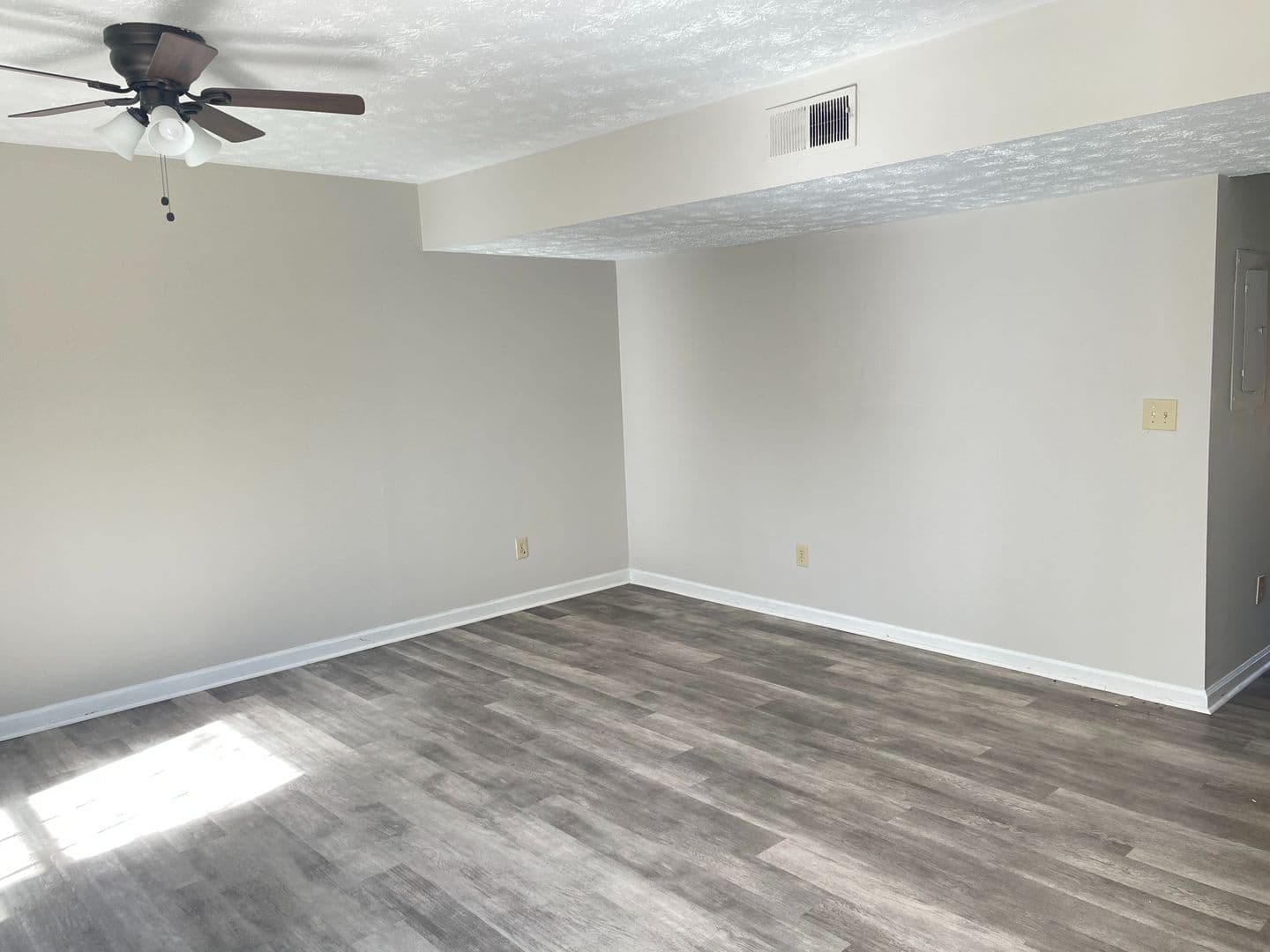 Lithia Springs House: 2526 Sweetridge Ct