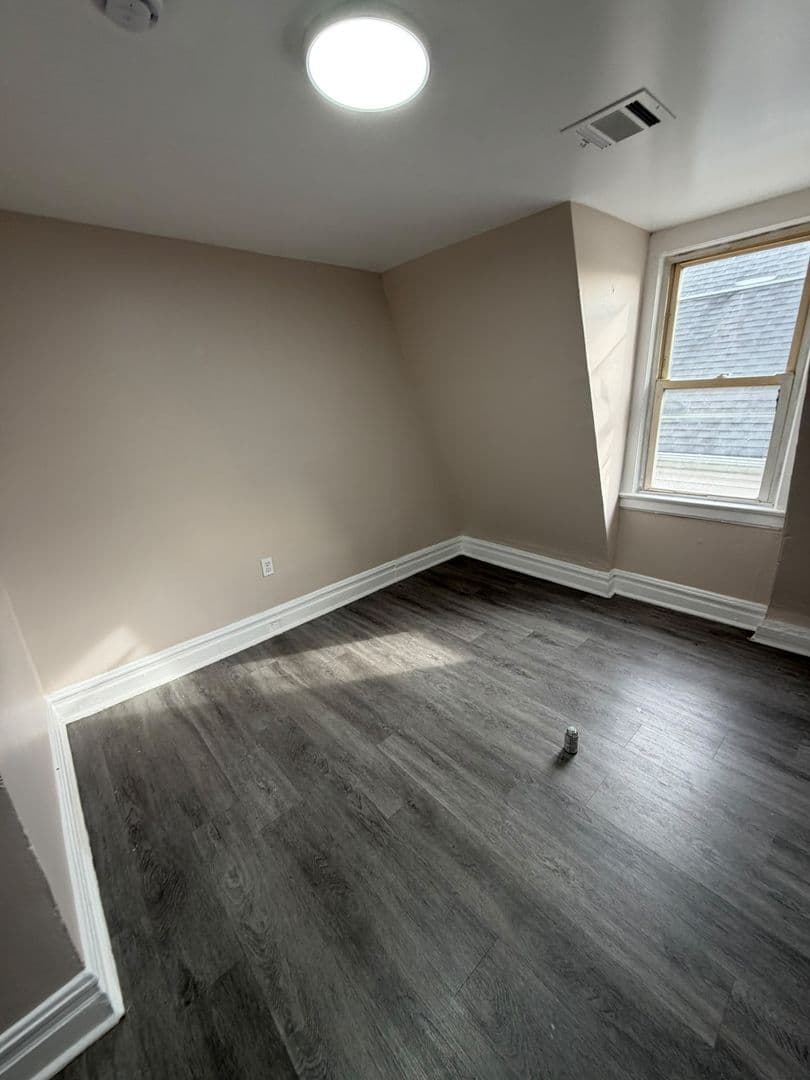 Irvington Apartment: 391 Myrtle Ave