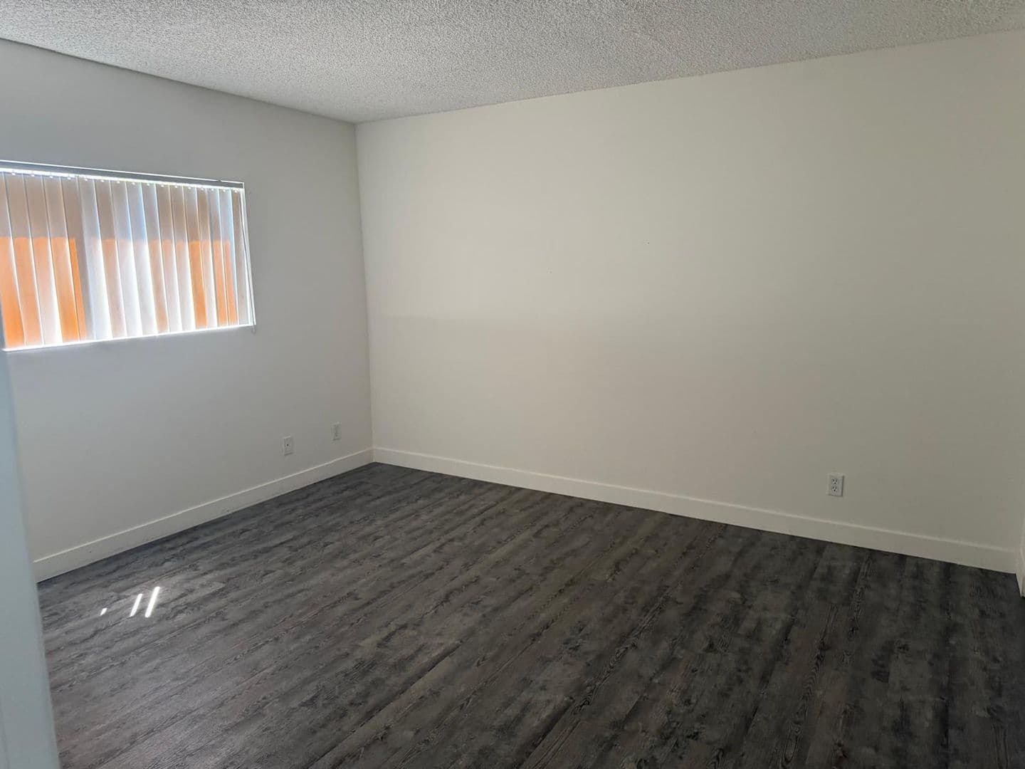 Valley Glen Apartment: 13956 Vanowen St