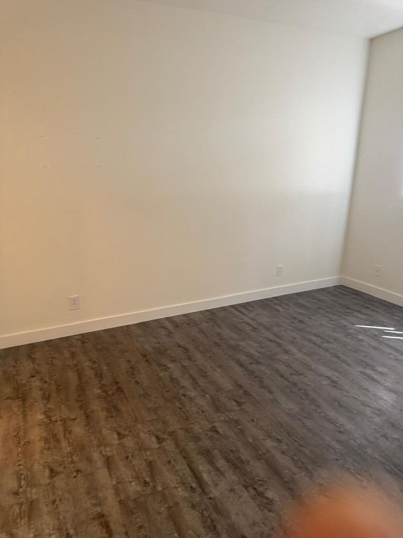Valley Glen Apartment: 13956 Vanowen St