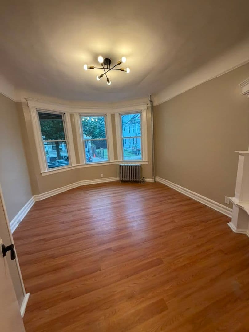 Newark Apartment: 812 S 16th St