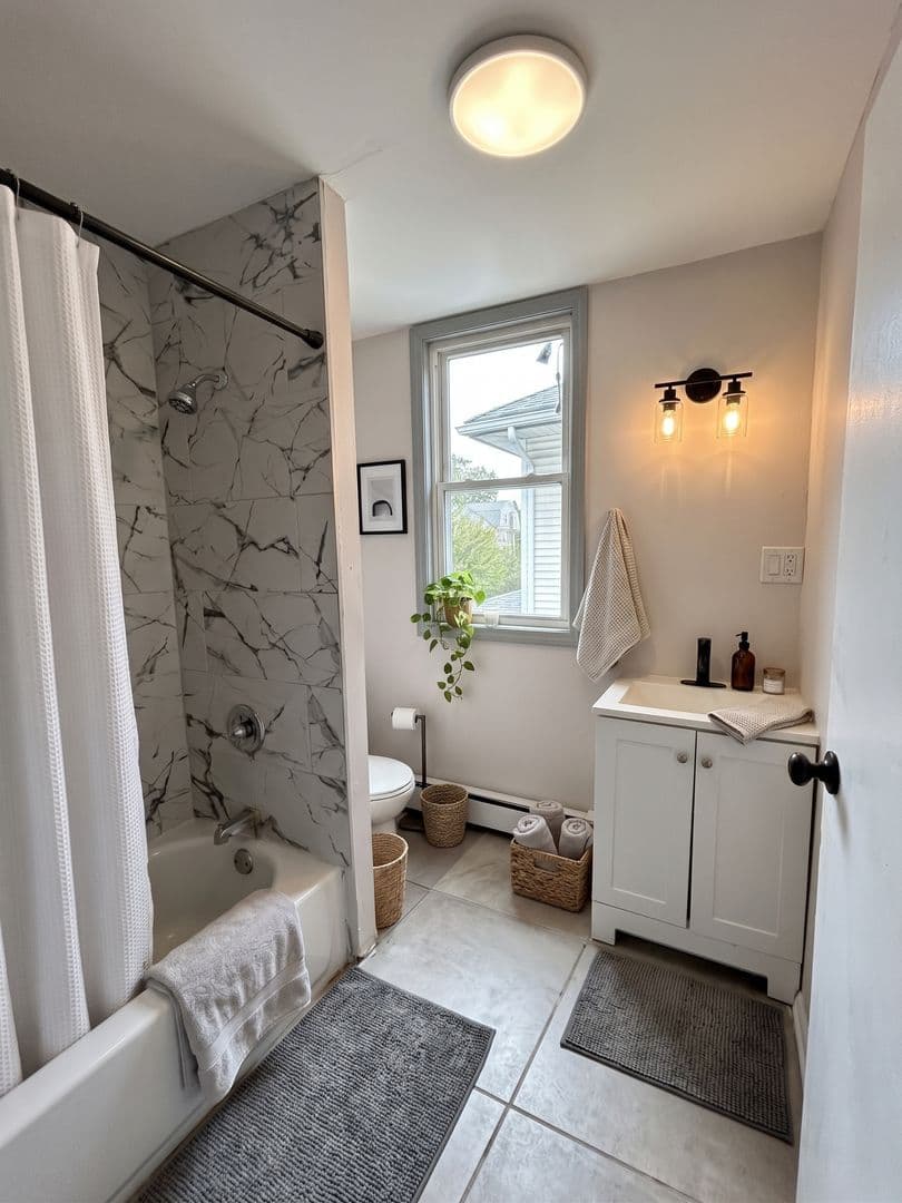 Newark Apartment: 106 N Munn Ave