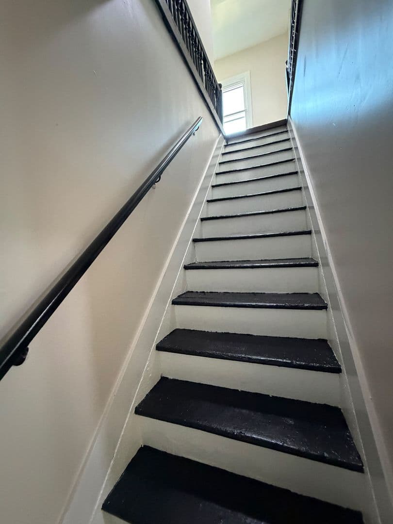 Newark Apartment: 364 Peshine Ave