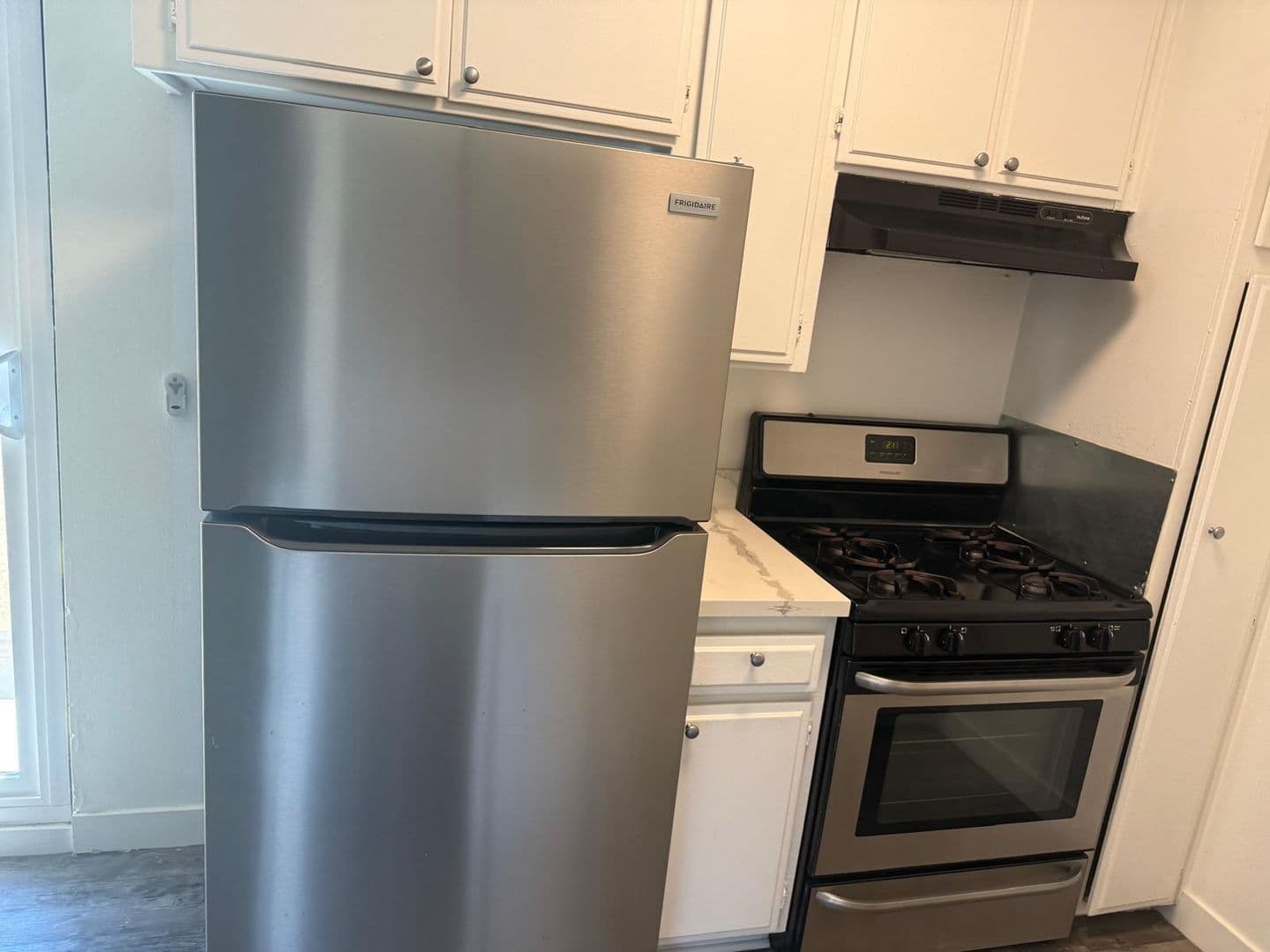 Valley Glen Apartment: 13956 Vanowen St