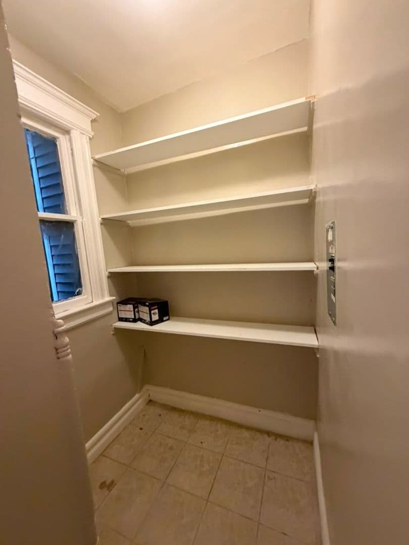Newark Apartment: 812 S 16th St